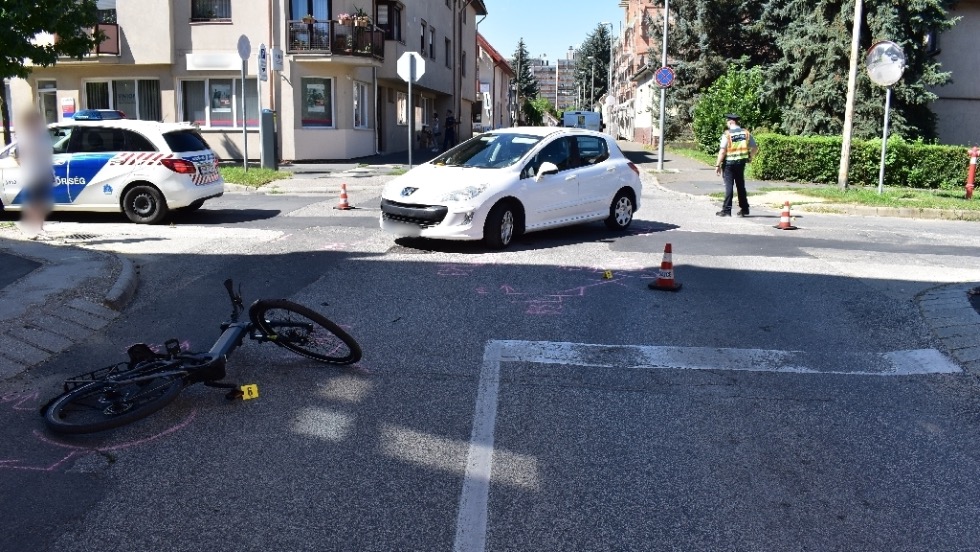 Súlyos sérülést szenvedett a kerékpáros, aki tehergépkocsival ütközött Zalaegerszegen Súlyos sérülést szenvedett a kerékpáros, aki tehergépkocsival ütközött Zalaegerszegen