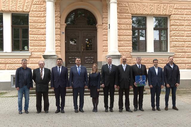 Közel egymilliárd forintból megújult a Zalaegerszegi Zrínyi Miklós Gimnázium Közel egymilliárd forintból megújult a Zalaegerszegi Zrínyi Miklós Gimnázium