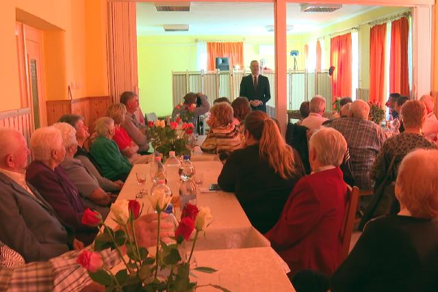 A id�seket �nnepelt�k P�zv�n