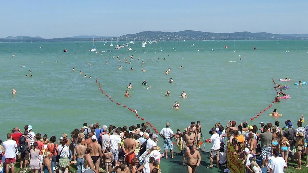 Balaton-átúszás zalaegerszegiekkel Balaton-átúszás zalaegerszegiekkel
