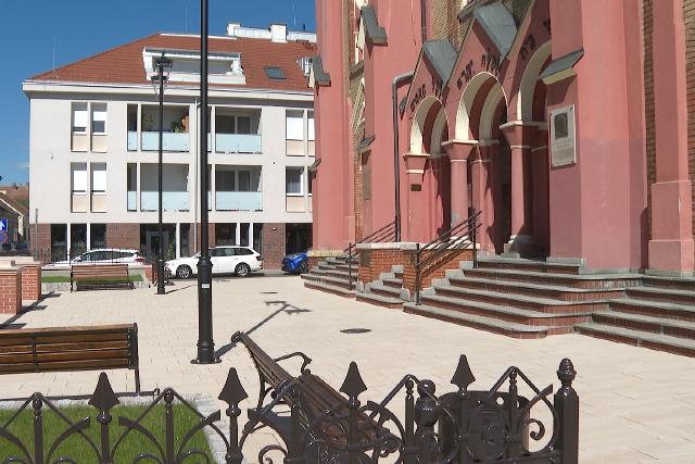 Elkszlt a Gbor Mikls tr a Vrosi Hangverseny- s Killtterem eltt