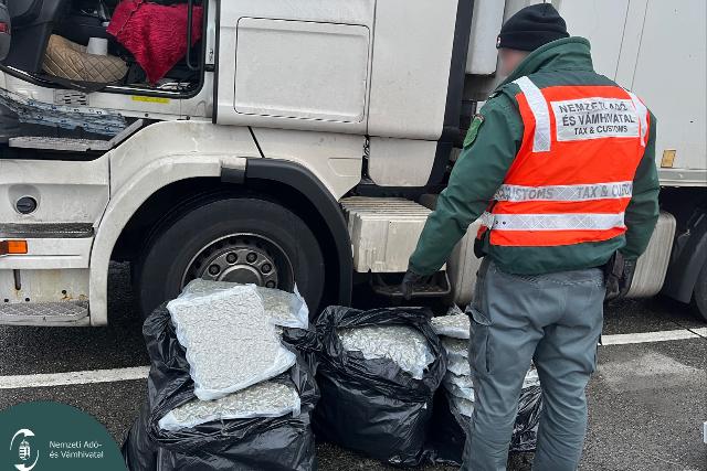 Fesz�lt viselked�se �rulta el a sof�rt: 44 kg-os drogfog�s az M7-es zalai szakasz�n