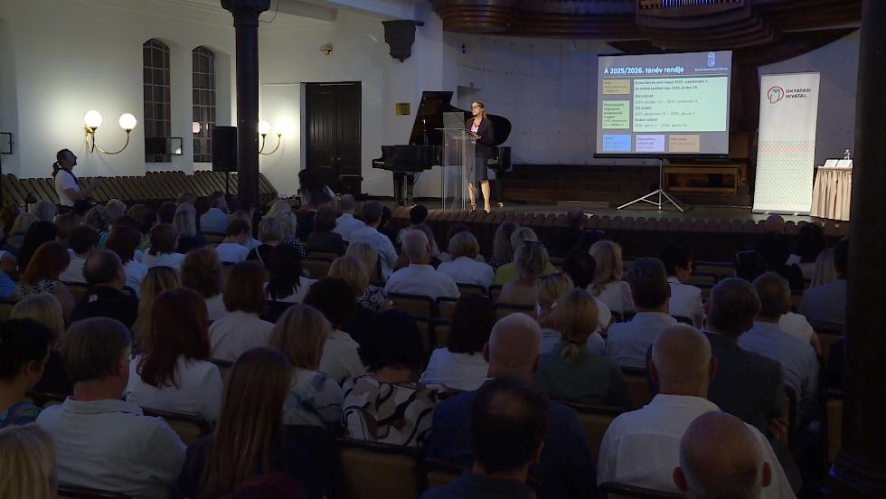 Vrmegyei tanvnyit konferencit szerveztek
