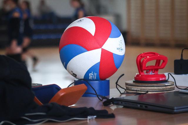 Vegyes rplabdatornt rendeztek az Ostoros csarnokban
