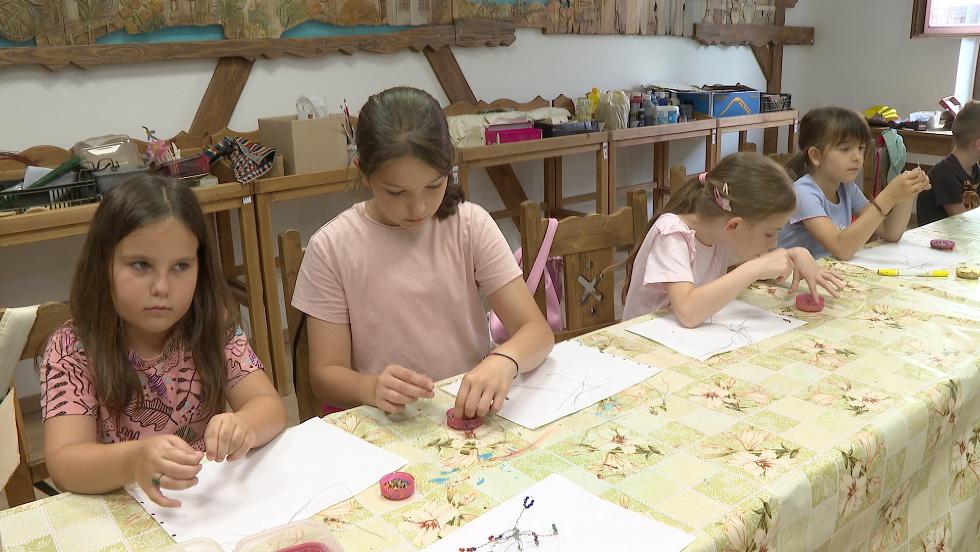 Mesés kézműves tábort tartottak a tudásközpontban Mesés kézműves tábort tartottak a tudásközpontban