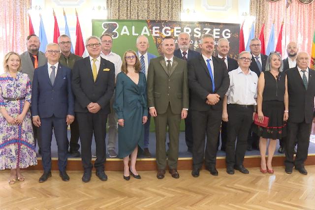 Vadp�rk�lt �s Borfesztiv�l: a testv�rv�rosi k�ld�tteket k�sz�nt�tt�k