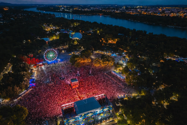 Sziget, �jra a r�gi f�ny�ben