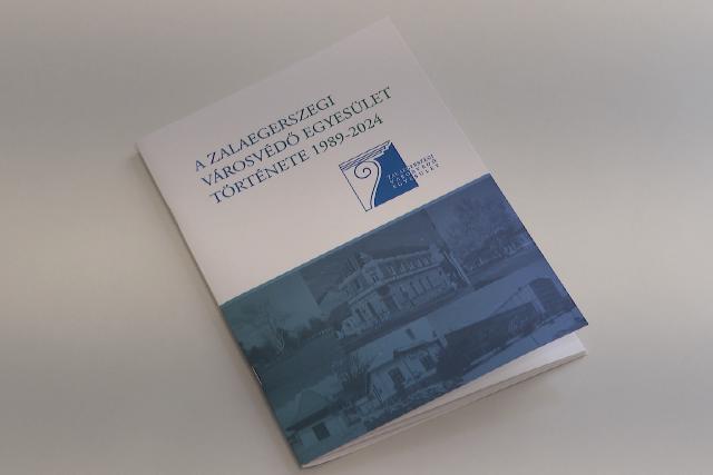 K�tetbemutat� – A v�rosv�d�k harminc�t �ves t�rt�nete
