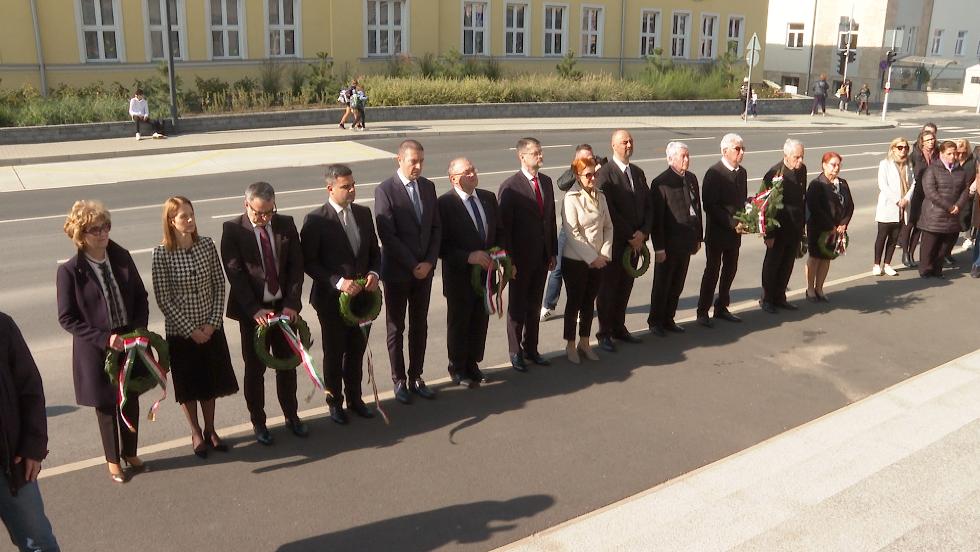 Főhajtás – Az 1956-os forradalom hőseire emlékeztek Zalaegerszegen Főhajtás – Az 1956-os forradalom hőseire emlékeztek Zalaegerszegen