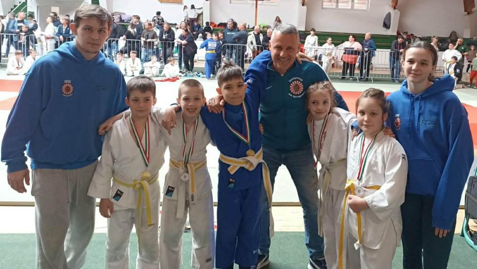 Éremeső Barcson – eredményesen szerepeltek a zalaegerszegi judósok
Éremeső Barcson – eredményesen szerepeltek a zalaegerszegi judósok