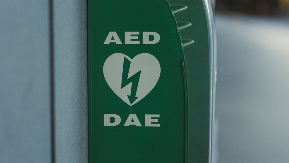 Defibrillátorokat telepített az OMV az autópályák mentén üzemelő benzinkútjain Defibrillátorokat telepített az OMV az autópályák mentén üzemelő benzinkútjain