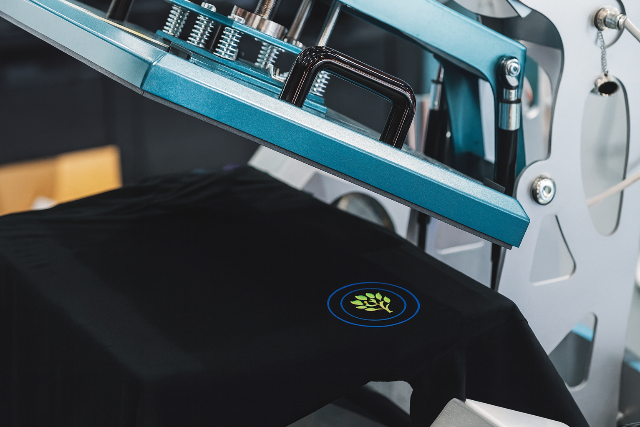 Ország-világ szeme előtt, egy hipermarketben gyártották a hamis termékeket Ország-világ szeme előtt, egy hipermarketben gyártották a hamis termékeket