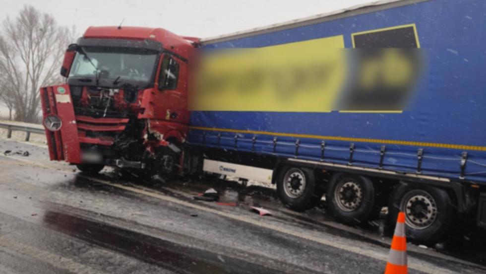 Hóhelyzet Zalában: balesetek, elakadások, kidőlt fák – Frissítve Hóhelyzet Zalában: balesetek, elakadások, kidőlt fák – Frissítve