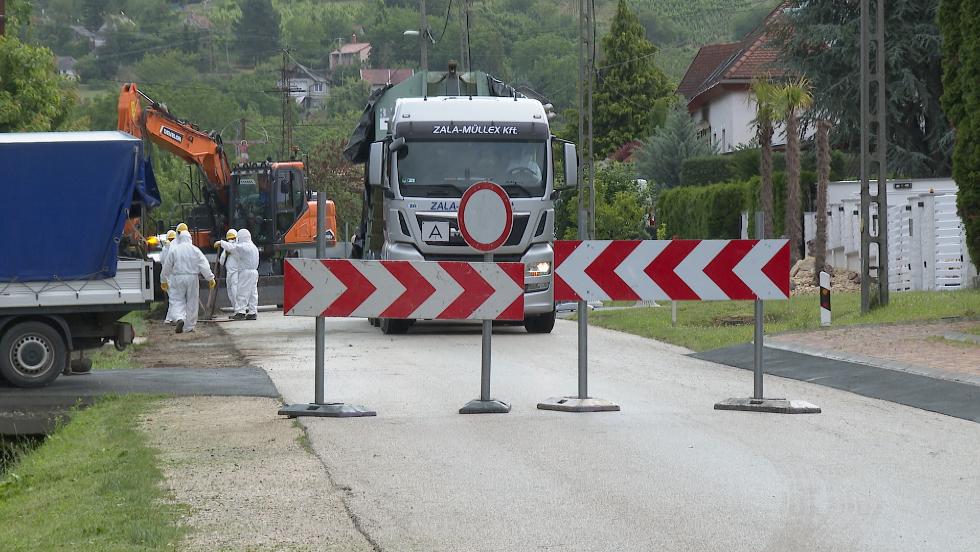 Azbeszt – Megt�rt�nt a mentes�t�s a Domb utc�ban