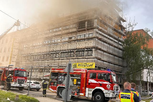 Kigyulladt az egykori SZMK �p�lete – Friss�tve