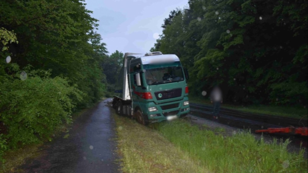 Balesetet okozott a sofőr, keresik a zalai rendőrök Balesetet okozott a sofőr, keresik a zalai rendőrök
