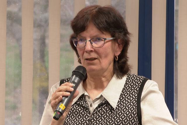 K�nyvbemutat� – Turbuly Lilla volt a J�zsef Attila k�nyvt�r vend�ge