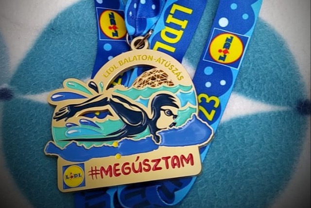 Több mint tízezren vágtak neki a 41. Lidl Balaton-átúszásnak, köztük a Zalatriatlon versenyzői is Több mint tízezren vágtak neki a 41. Lidl Balaton-átúszásnak, köztük a Zalatriatlon versenyzői is