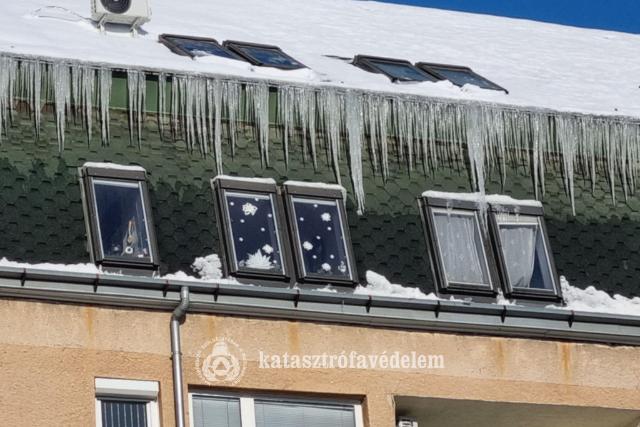 Sok helyen nincs áram, egy településen pedig víz se a hó és jég miatt