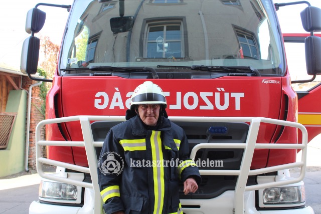 Több mint harminc éve van a pályán a zalaegerszegi tűzoltó főtörzsőrmester, Szekeres Péter Több mint harminc éve van a pályán a zalaegerszegi tűzoltó főtörzsőrmester, Szekeres Péter