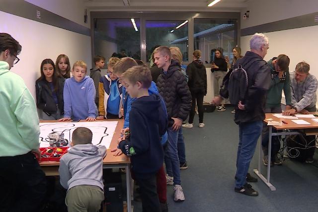 LEGO robot s VR-szemveg – Sokakat vonzott a Kutatk jszakja
