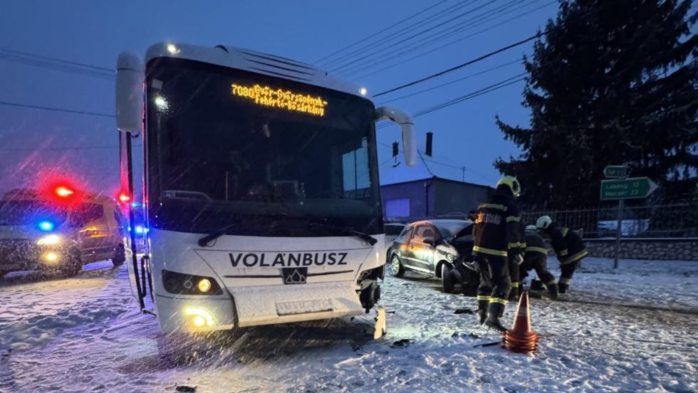Hóhelyzet – 323 riasztás futott be a tűzoltókhoz egyetlen nap alatt, áramellátási zavarok vannak Hóhelyzet – 323 riasztás futott be a tűzoltókhoz egyetlen nap alatt, áramellátási zavarok vannak