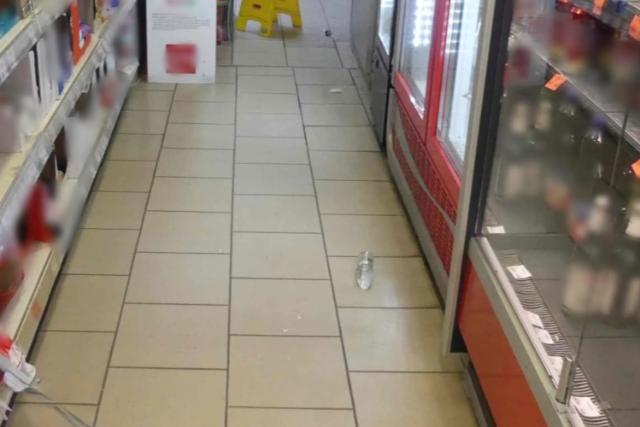 Vodka helyett bilincs: elad�kra t�madt, miut�n lebukott a keszthelyi �zletben