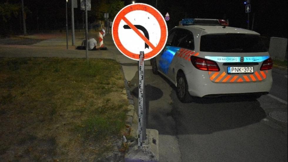 Közlekedési táblával a kezében sétálgatott két részeg férfi Zalaegerszegen Közlekedési táblával a kezében sétálgatott két részeg férfi Zalaegerszegen