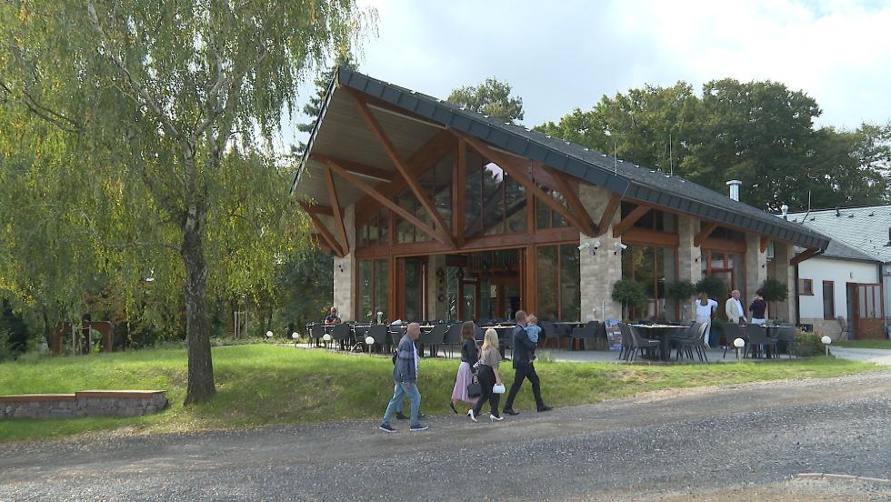 Az Év háza verseny közönségdíjasa a Fehér Hattyú Bisztró Az Év háza verseny közönségdíjasa a Fehér Hattyú Bisztró