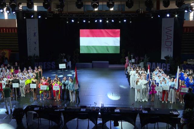 Nyolc orsz�g t�ncosai m�rt�k �ssze tud�sukat Zalaegerszegen