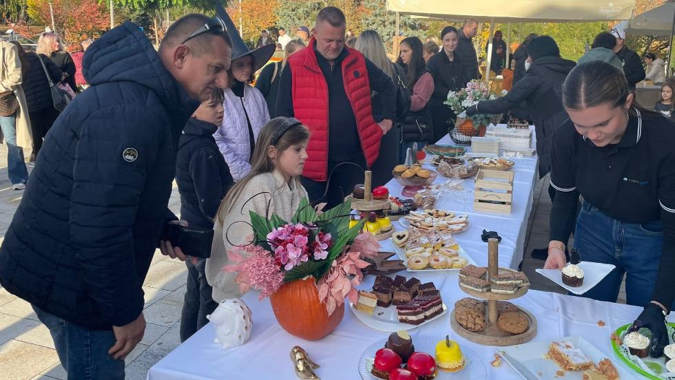 Jótékonysági sütivásár Zalakaroson: 250 ezer forinttal támogatják a Bogáncs Állatvédő Egyesületet Jótékonysági sütivásár Zalakaroson: 250 ezer forinttal támogatják a Bogáncs Állatvédő Egyesületet