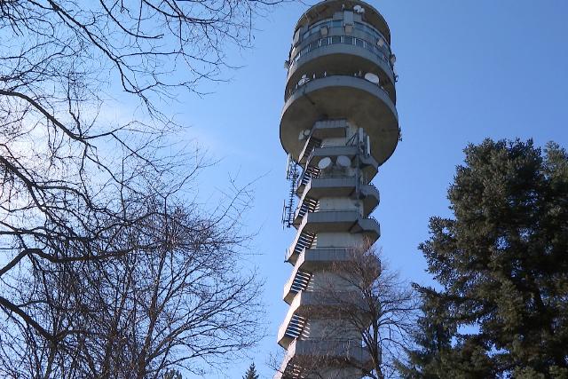 Korszer�s�tik a liftet a bazitai TV-toronyban 