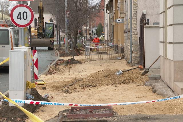 Folytatják a munkát a Kosztolányi utcában Folytatják a munkát a Kosztolányi utcában