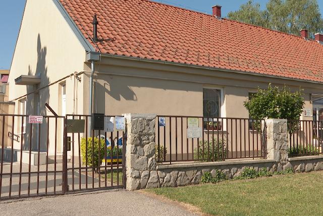 P�ly�zat – Gyermekrajzzal d�sz�tik az oldalfalat