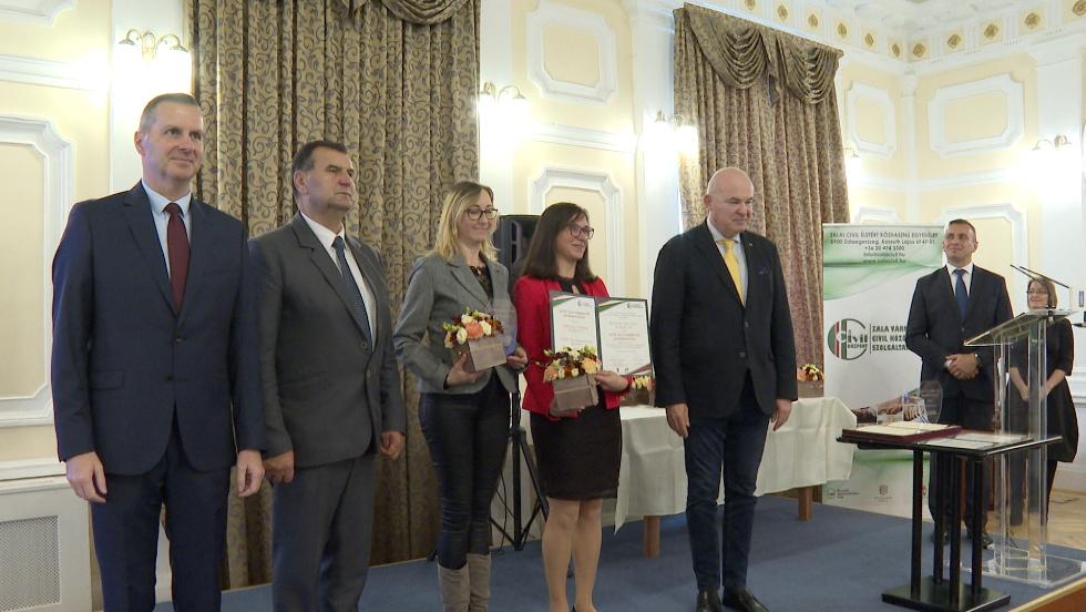 Átadták a Civilbarát Önkormányzat és Az Év Zala Vármegyei Adományozója díjakat Átadták a Civilbarát Önkormányzat és Az Év Zala Vármegyei Adományozója díjakat