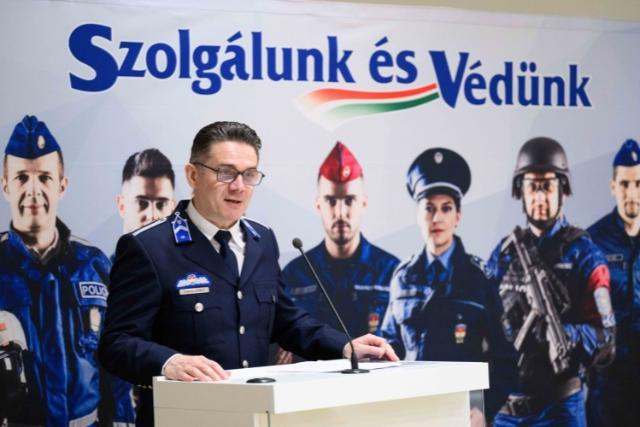 28 v utn j szerepben: sznszbl lett rendr Gbor Lszl