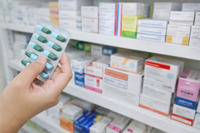 K�sz�l a jogszab�ly: patikus is �rhat majd fel gy�gyszert