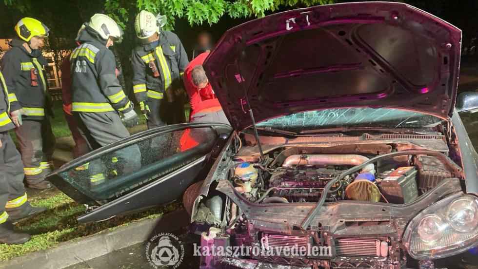 Két autó ütközött Zalaegerszegen, az egyik kidöntött egy kandelábert
Két autó ütközött Zalaegerszegen, az egyik kidöntött egy kandelábert