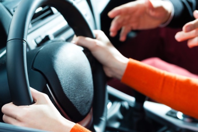 Átlépett egy lélektani határt a jogosítványszerzés ára, egyre kevesebb a tanuló Átlépett egy lélektani határt a jogosítványszerzés ára, egyre kevesebb a tanuló