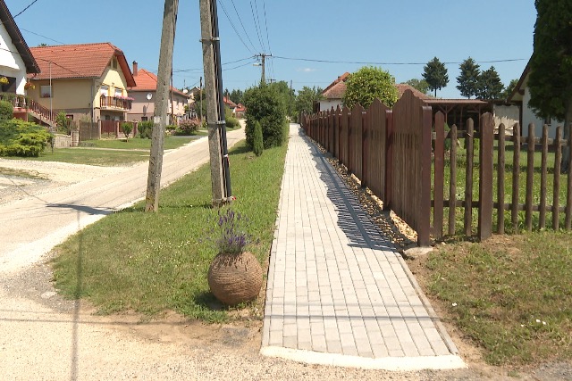 Fejleszt�sek Hott�n