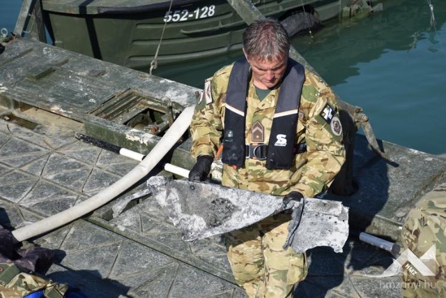 Balatoni hullámsírból emelik ki a világháborús roncsot Balatoni hullámsírból emelik ki a világháborús roncsot