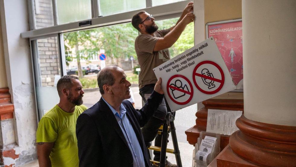 Leszerelték a kórházakban az arcfelismerő kamerákat
Leszerelték a kórházakban az arcfelismerő kamerákat