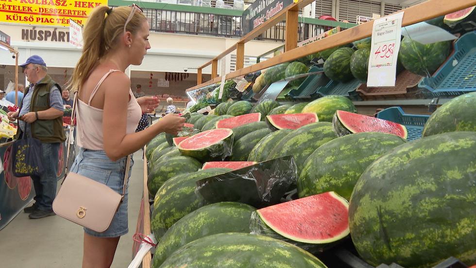 Már kapható a mézédes magyar dinnye a zalaegerszegi piacon Már kapható a mézédes magyar dinnye a zalaegerszegi piacon