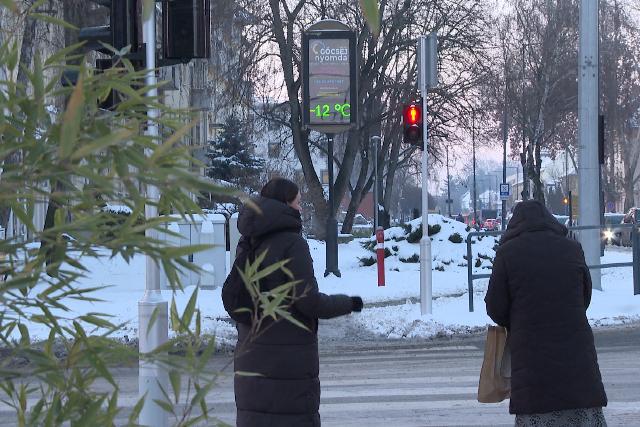 Extr�m hideggel folytat�dik a t�l