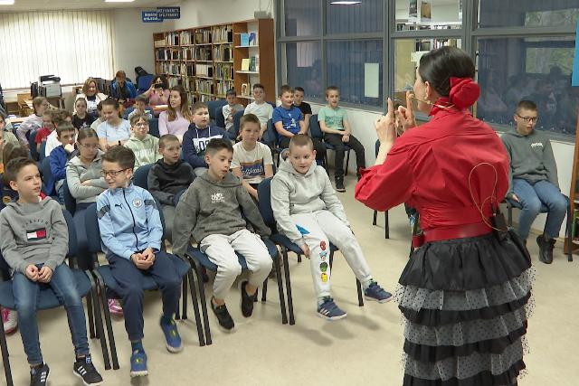 „Vil�gj�r� gyerekdalok” – Zalaegerszegen koncertezett az Eszterh�j M�hely