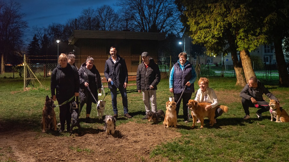 Új közvilágítás a vizslaparki kutyafuttatóban Új közvilágítás a vizslaparki kutyafuttatóban