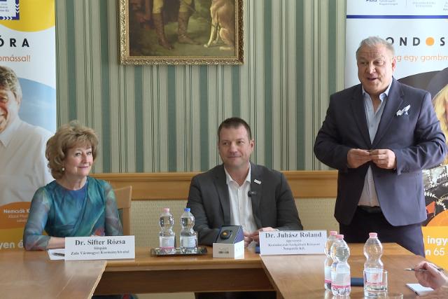 Segítség egy gombnyomással – Hatvanezer életet mentett a Gondosóra Program Segítség egy gombnyomással – Hatvanezer életet mentett a Gondosóra Program