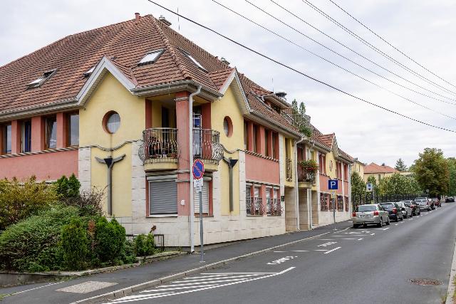 40 v�rosfejleszt�si c�l – A M�ty�s kir�ly utcai orvosi rendel� is meg�jul