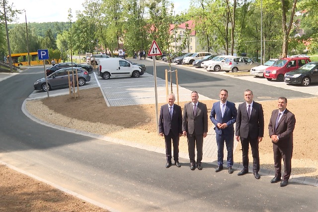 Átadták a kertvárosi parkolókat Átadták a kertvárosi parkolókat