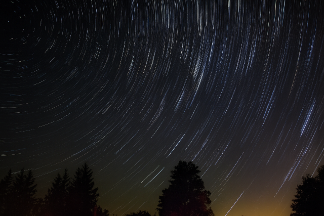 �r�nk�nt ak�r sz�z hull�csillagot is lehet majd l�tni h�tf� hajnalban